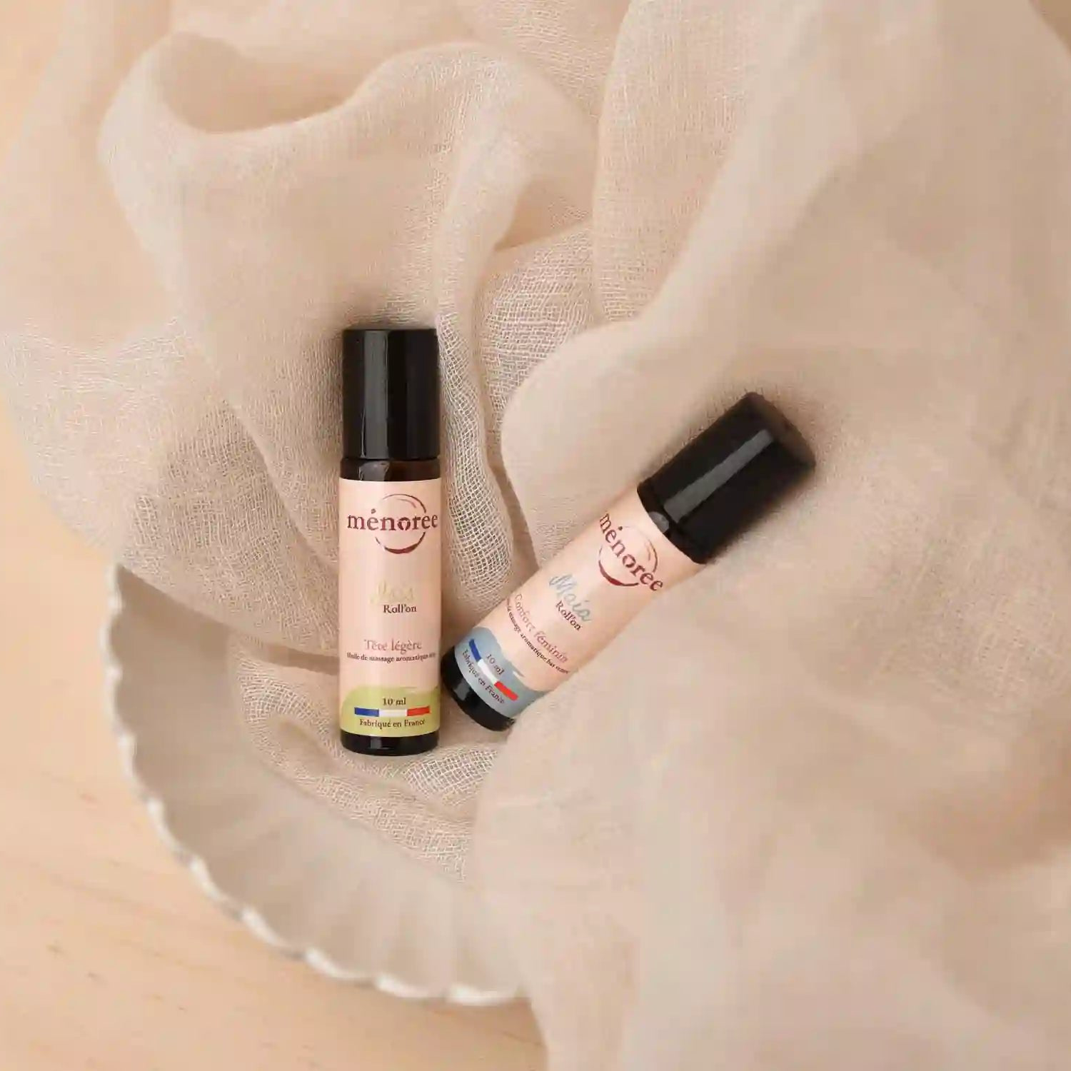 Roll-on Maia aux huiles essentielles BIO pour soulager naturellement les douleurs menstruelles et Roll'on Isis pour soulager naturellement les maux de tête.