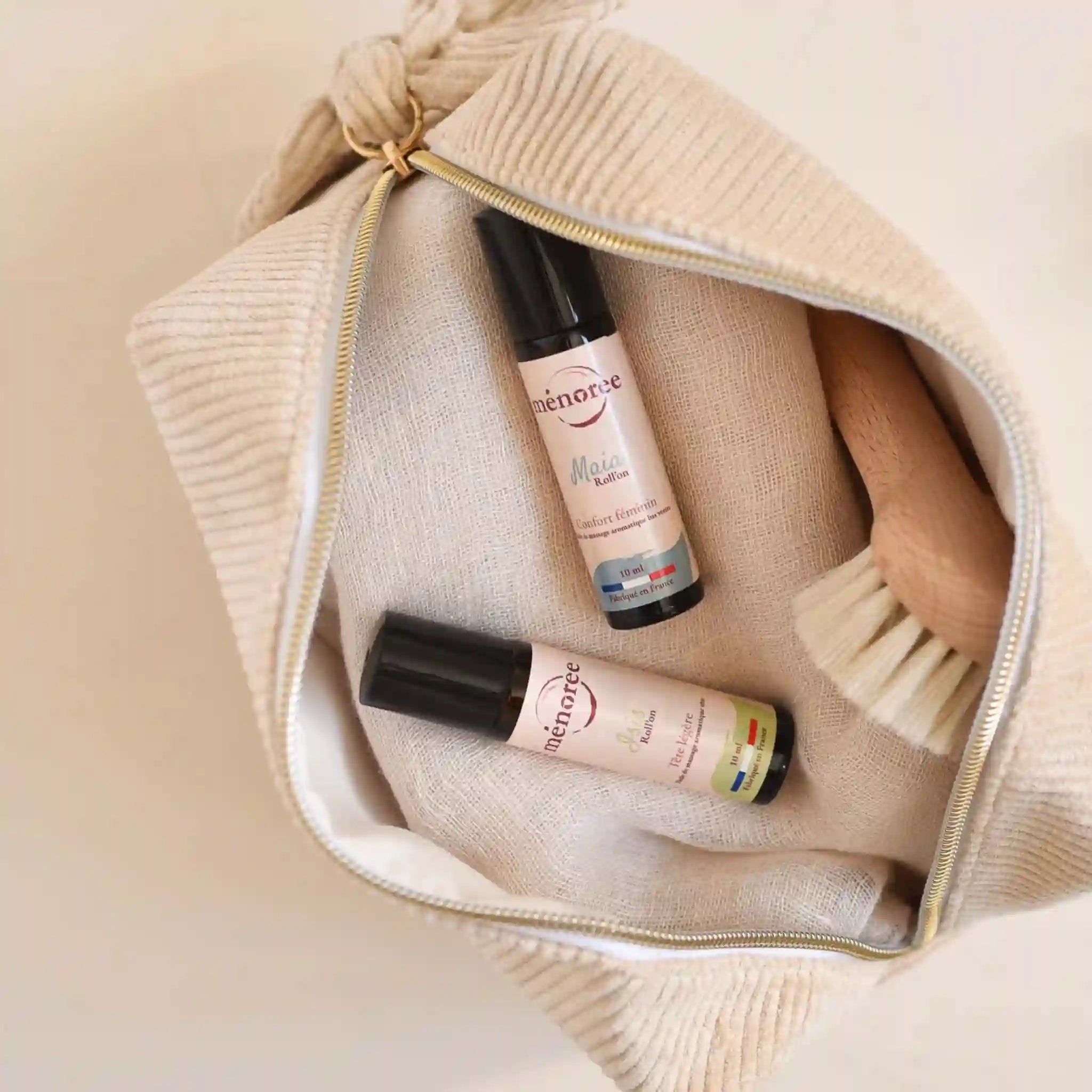 Huiles essentielles BIO utilisées dans les soins naturels Ménorée contre les symptômes du SPM.